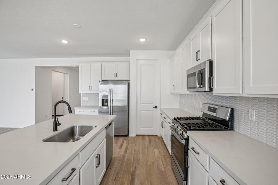 11-web-or-mls-W Hopi Trail-S0111-011