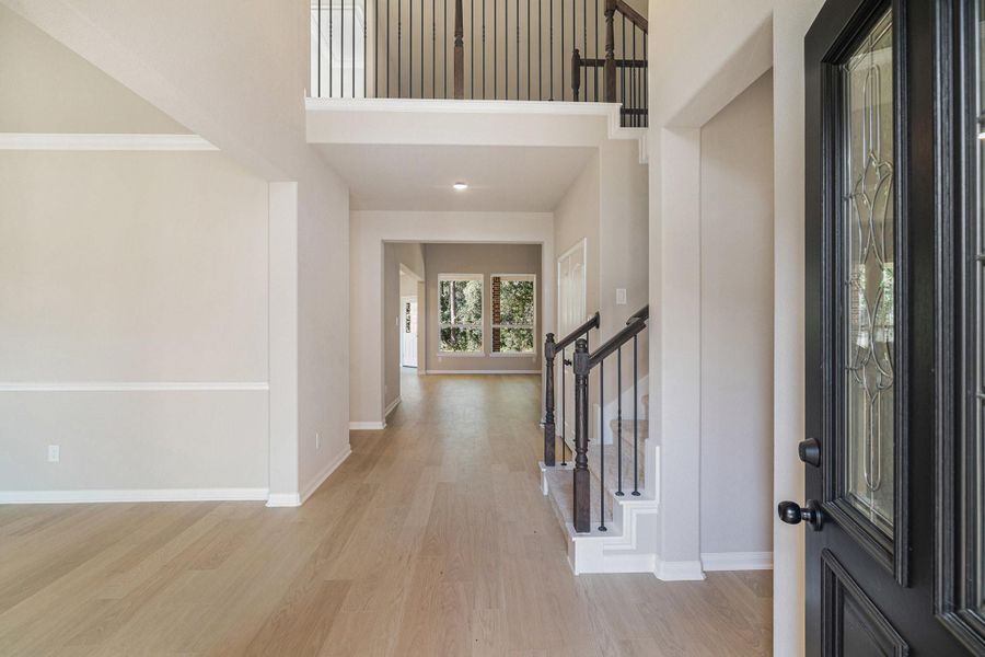 Spacious, unfurnished interior of a new home in Deer Pines, Conroe (Image 12).