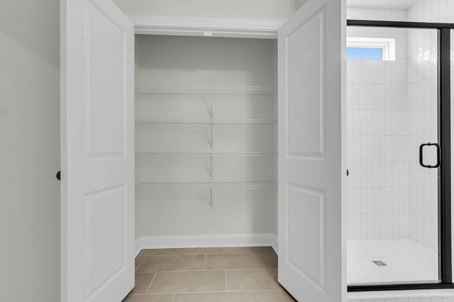 Spacious, unfurnished interior of a new home in Tidewater at Lakes of Cane Bay, Summerville (Image 31). Spacious, unfurnished interior of a new home in Tidewater at Lakes of Cane Bay, Summerville (Image 31).