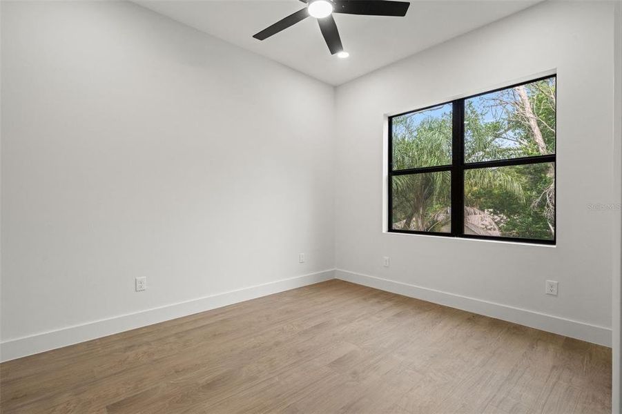 Spacious, unfurnished interior of a new home in , Tampa (Image 48).