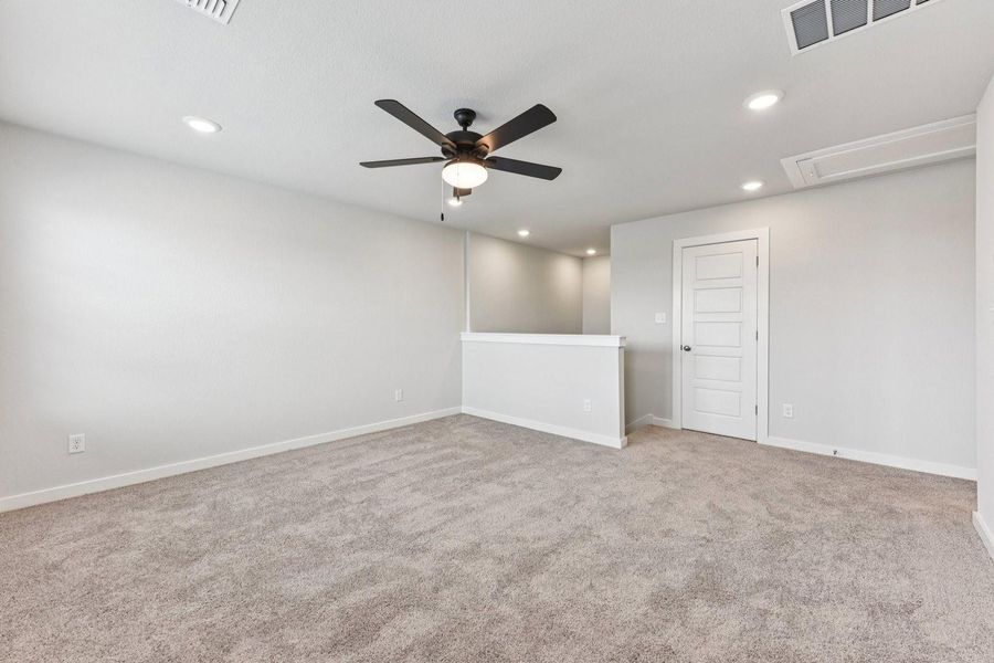 Spacious, unfurnished interior of a new home in Stallion Run, Buda (Image 28).