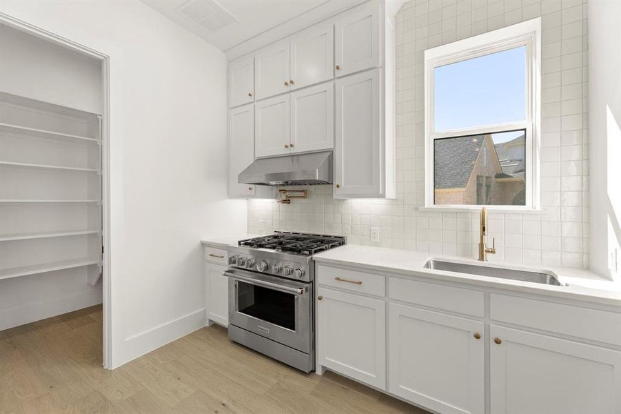 34. 3209 Canonero - Kitchen (6)