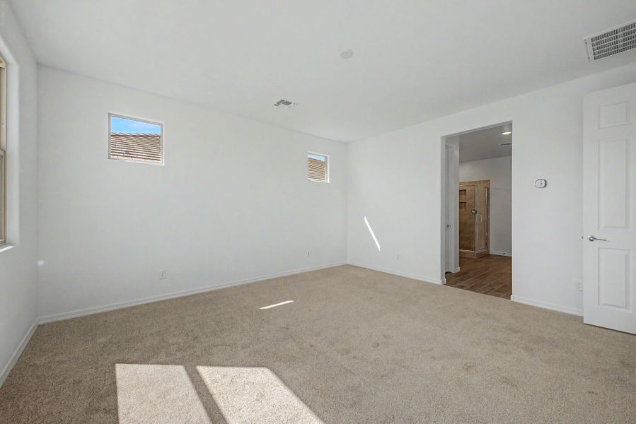 Spacious, unfurnished interior of a new home in Las Ventanas, Goodyear (Image 10).