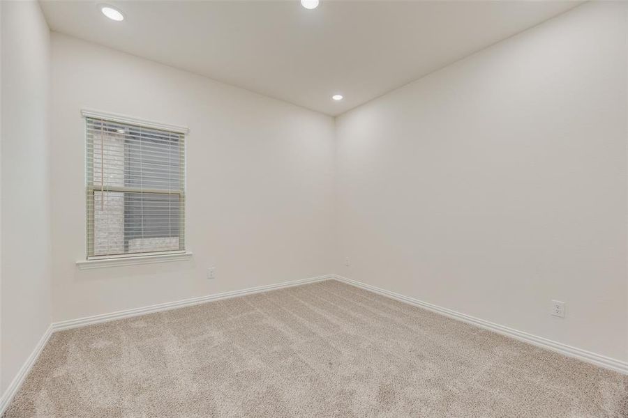 Spacious, unfurnished interior of a new home in Villages of Hurricane Creek, Anna (Image 23).