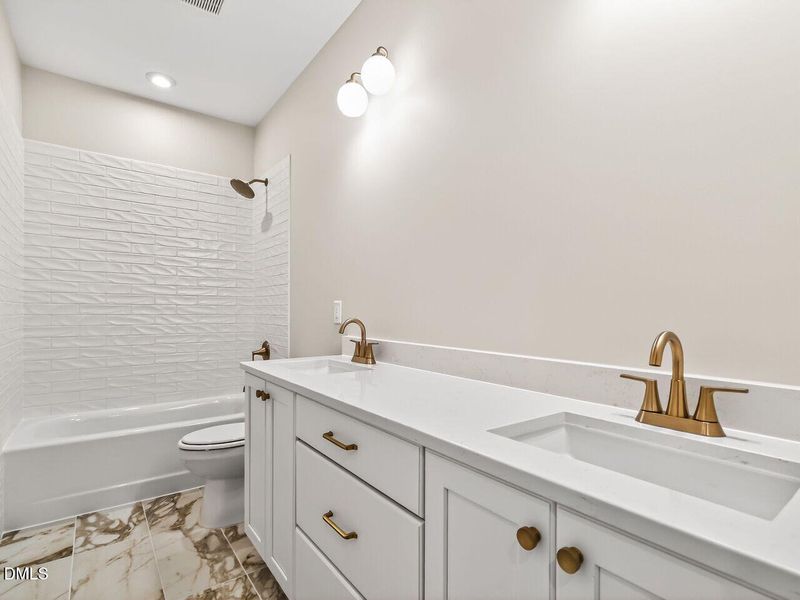 027-1280x960-bathroom