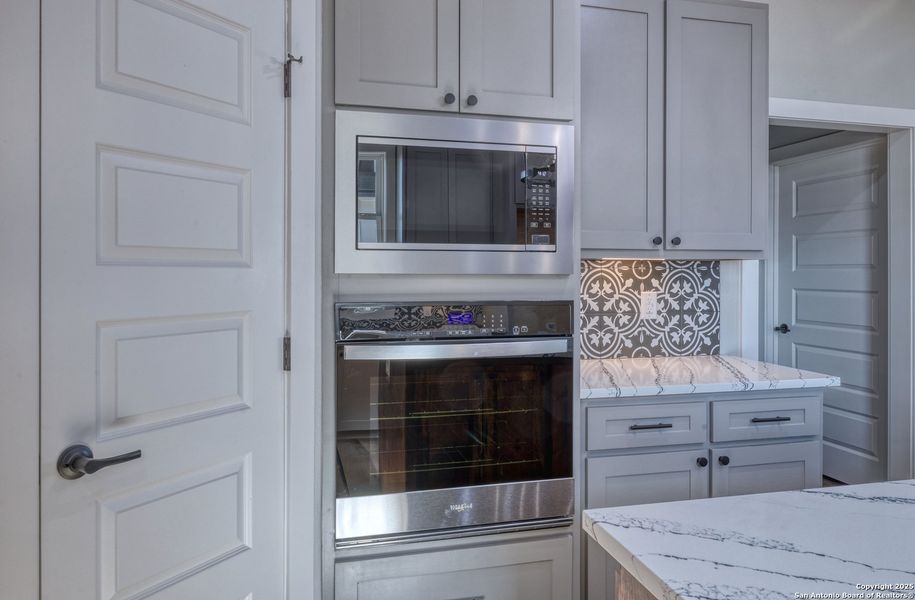 Close-up of interior finishes inside a home in , Uvalde (Image 12).