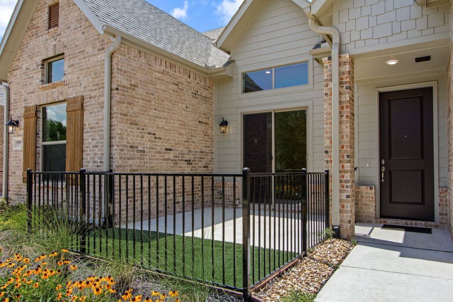 Exterior details and patio area of a home in Cottonwood Creek, Rowlett (Image 4).