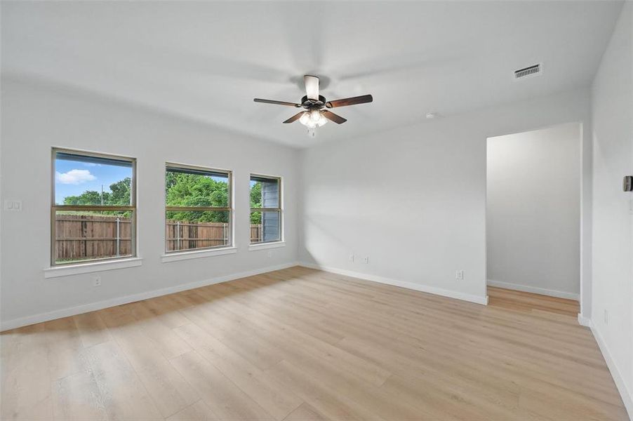 Spacious, unfurnished interior of a new home in Trail Creek, Cleburne (Image 28). Spacious, unfurnished interior of a new home in Trail Creek, Cleburne (Image 28).