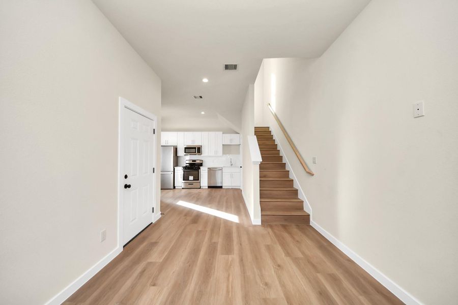 Spacious, unfurnished interior of a new home in , Houston (Image 29).