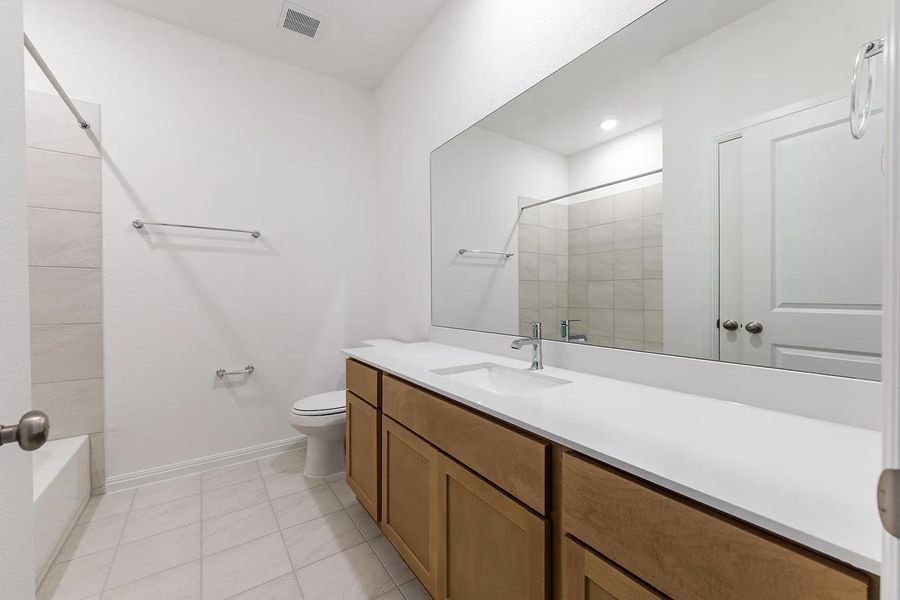 Furnished interior view inside a new home in The Colony - 45', Bastrop (Image 11).