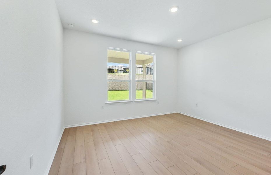 Spacious, unfurnished interior of a new home in Sun City Texas, Georgetown (Image 23).