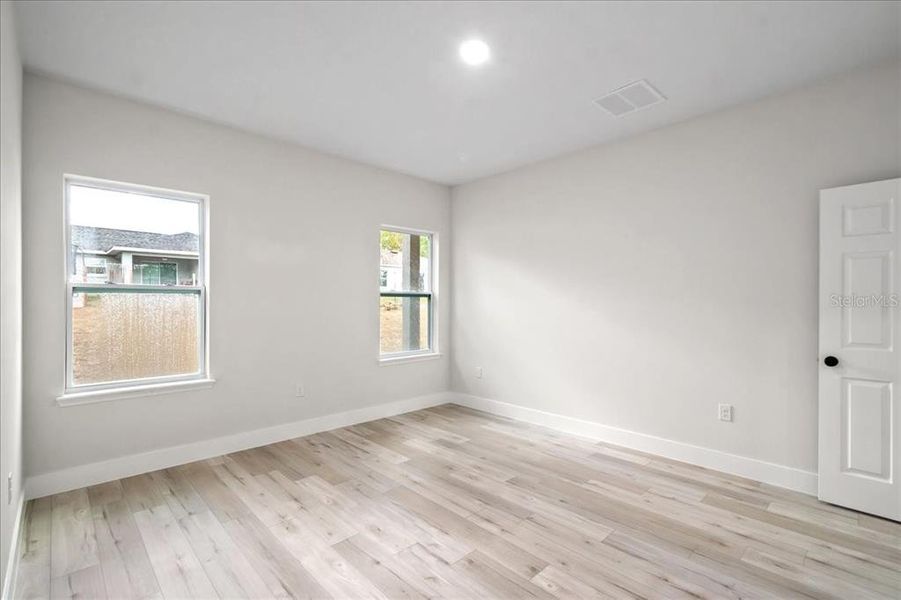 Spacious, unfurnished interior of a new home in , Citrus Springs (Image 42).