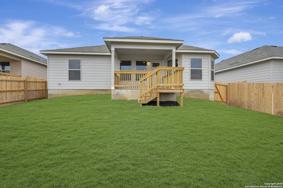 Exterior details and patio area of a home in Paloma Park, Converse (Image 4).