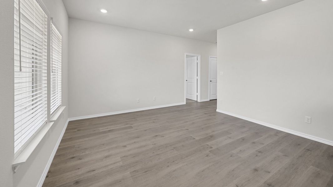 Representative unfurnished interior of a home built from the Zavalla by D.R. Horton in Blaire Lake, Tyler (Image 9).