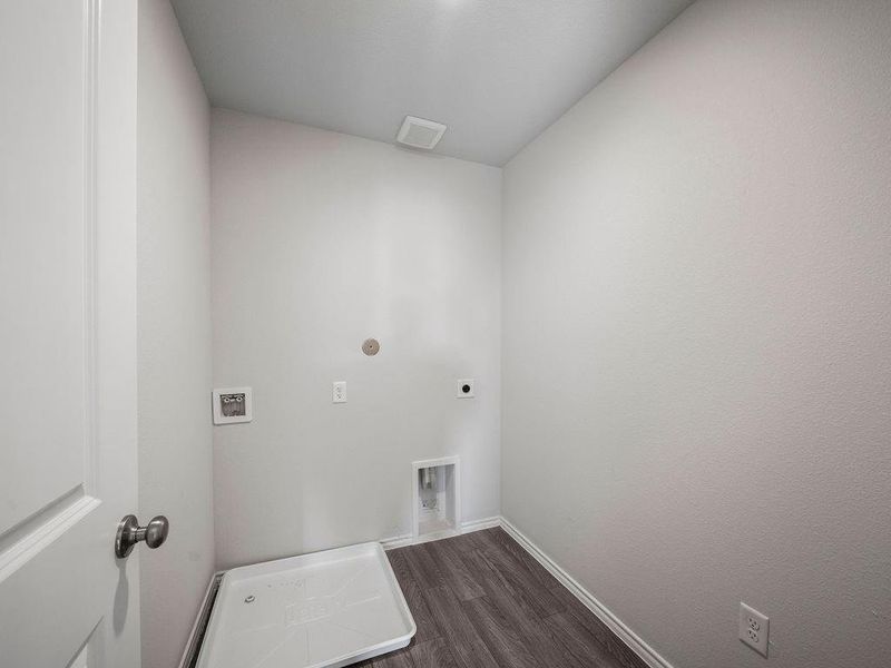 Spacious, unfurnished interior of a new home in Stoney Ridge, Hudson (Image 19).