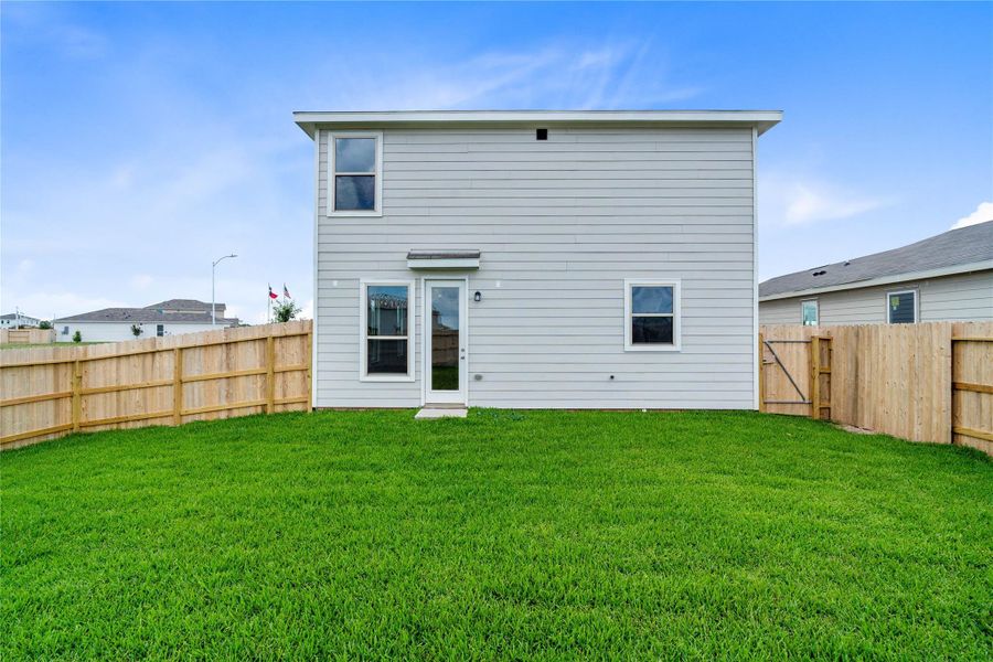 Come explore this expansive backyard! There's ample space for kids to play and adults to unwind.