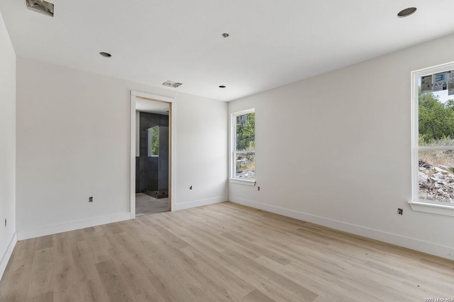 Spacious, unfurnished interior of a new home in , Horseshoe Bay (Image 24).