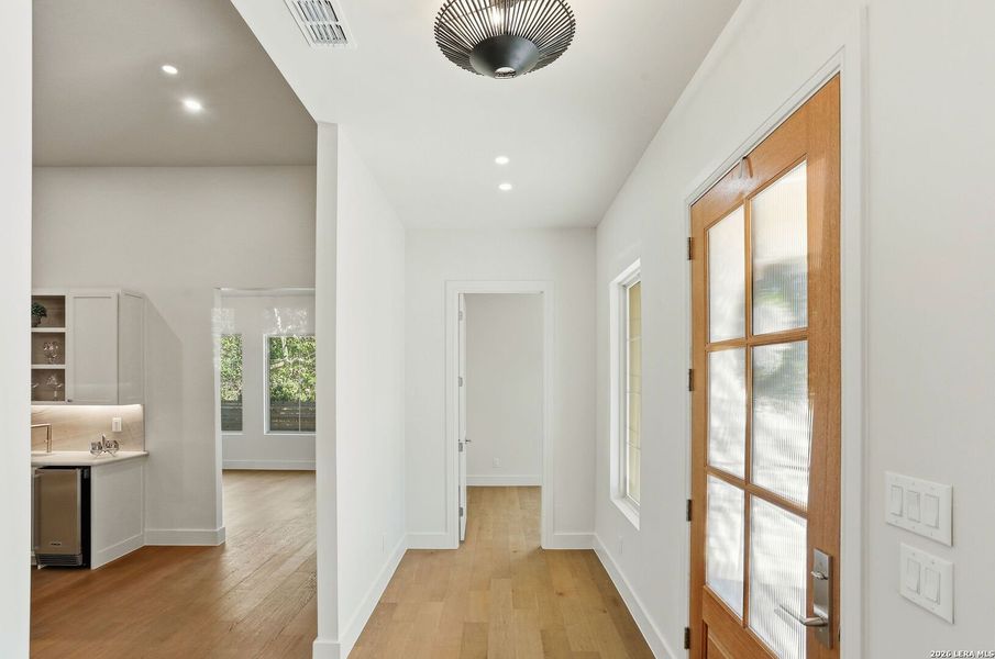 Spacious, unfurnished interior of a new home in , Terrell Hills (Image 55).