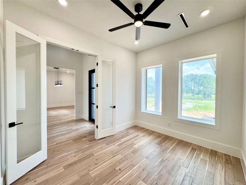 Spacious, unfurnished interior of a new home in , Washington (Image 24).