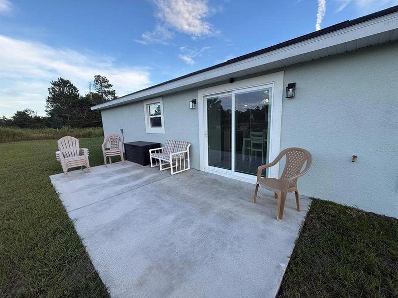 Exterior details and patio area of a home in , Dunnellon (Image 1). Exterior details and patio area of a home in , Dunnellon (Image 1).