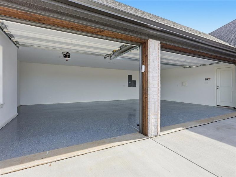 Exterior details and patio area of a home in , Granbury (Image 4).