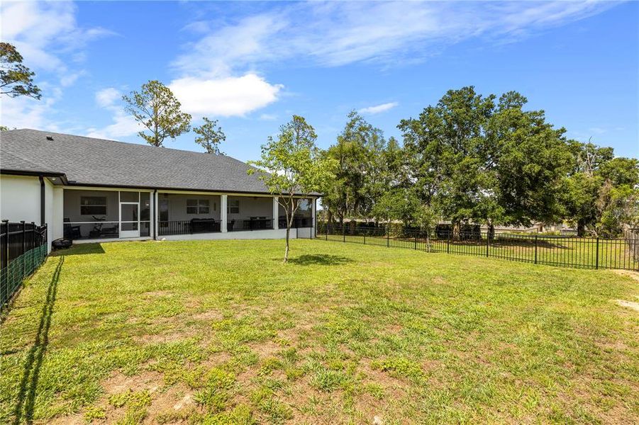 Exterior details and patio area of a home in , Dade City (Image 39).