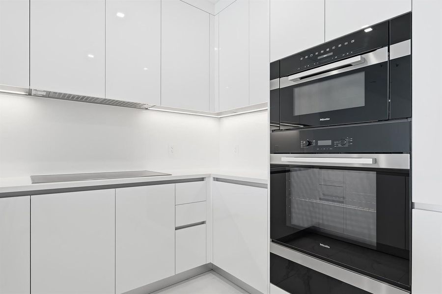 220-LAKESHORE-DRIVE-804-33403-020 220-LAKESHORE-DRIVE-804-33403-020