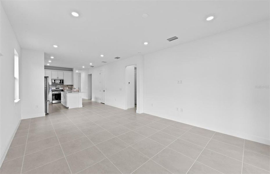 Spacious, unfurnished interior of a new home in Talon Preserve on Palmer Ranch, Nokomis (Image 21). Spacious, unfurnished interior of a new home in Talon Preserve on Palmer Ranch, Nokomis (Image 21).