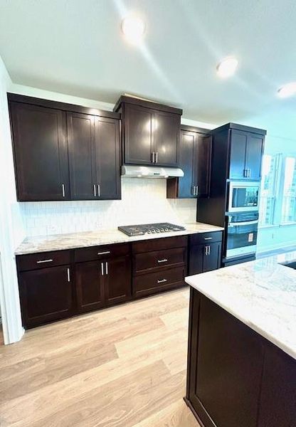 Gorgeous Open Concept Kitchen