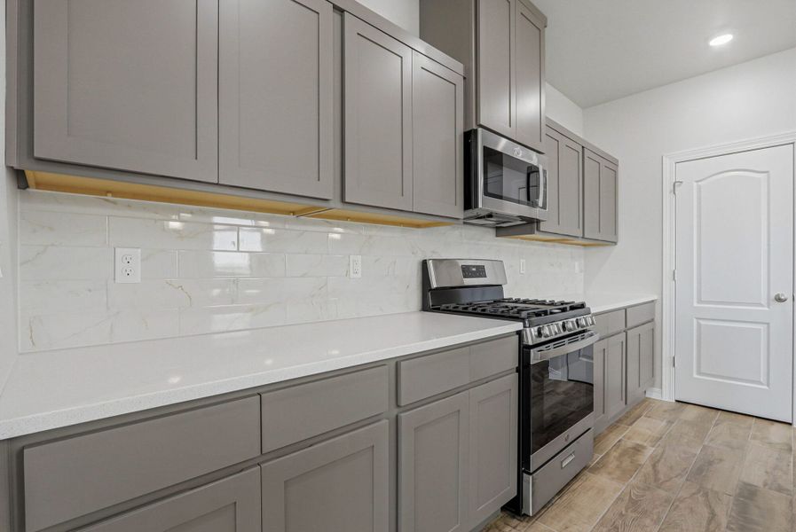 Representative furnished interior of a home built from the Arroyo by View Homes in Verdancia, Horizon City (Image 7).