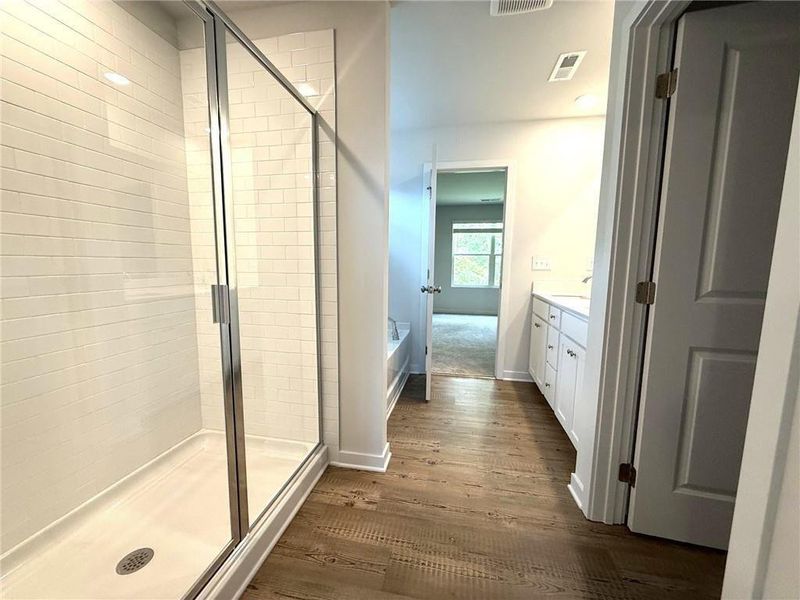 Spacious, unfurnished interior of a new home in Hawthorne Reserve, Dallas (Image 7).