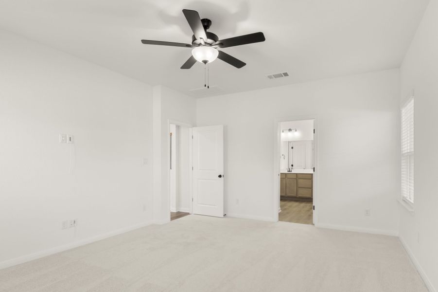 Spacious, unfurnished interior of a new home in Orchard Ridge, Liberty Hill (Image 39).