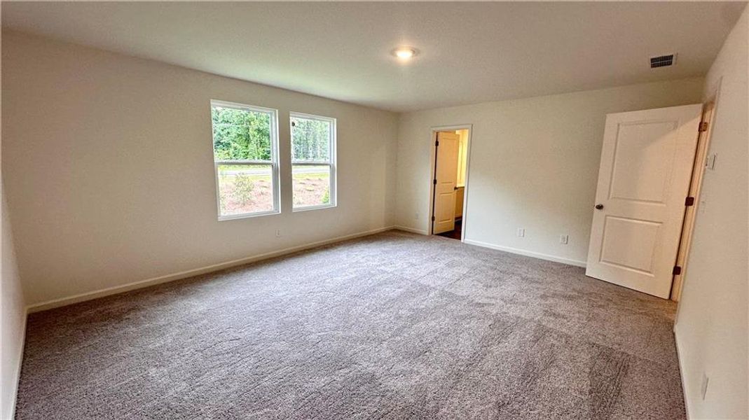 Spacious, unfurnished interior of a new home in Mt. Tabor Ridge, Dallas (Image 12).