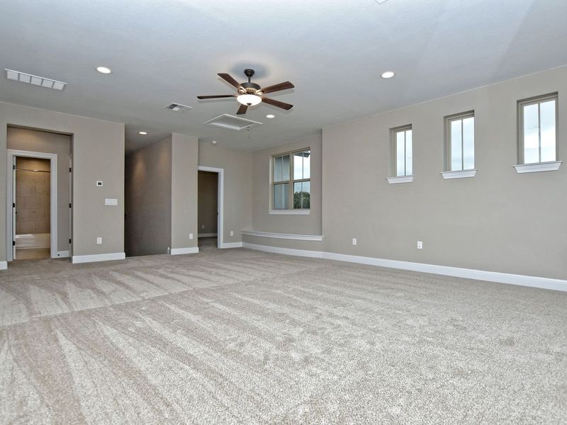Representative unfurnished interior of a home built from the Madera II by Giddens Homes in Scofield Farms Estates, Georgetown (Image 411).
