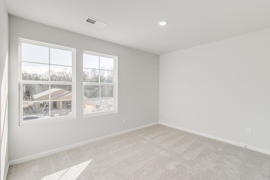 Spacious, unfurnished interior of a new home in Bluefield, Lexington (Image 30).