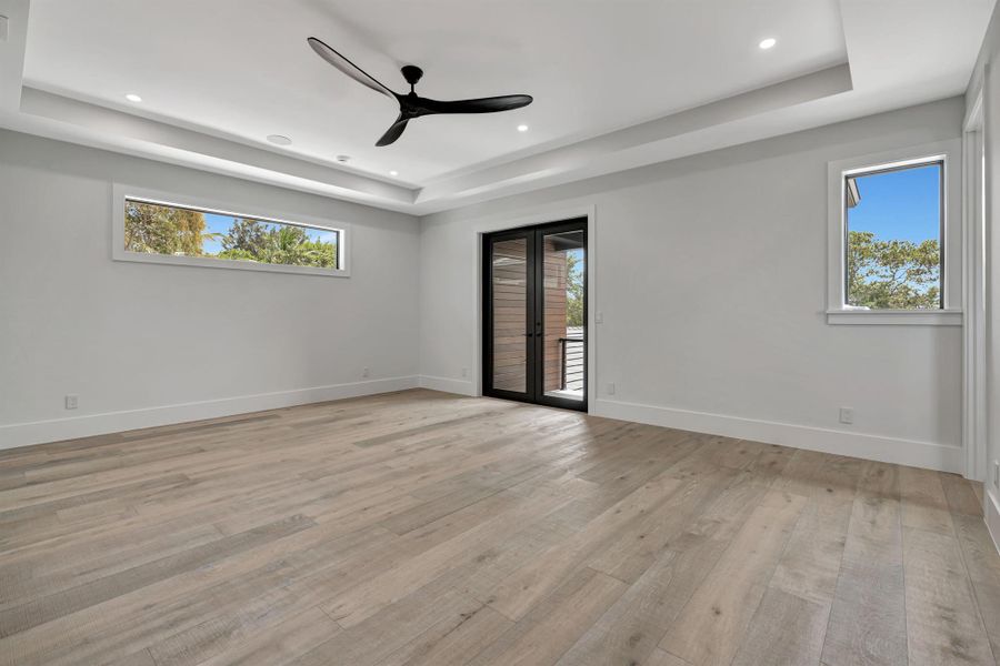 Spacious, unfurnished interior of a new home in , Lantana (Image 23).