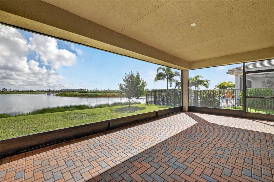 Exterior details and patio area of a home in , Port St. Lucie (Image 3).