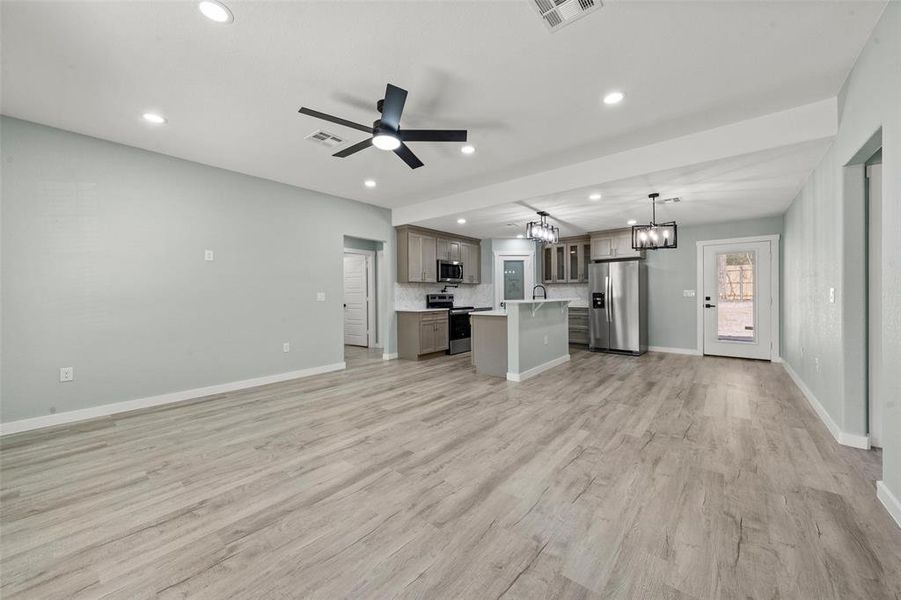 Spacious, unfurnished interior of a new home in , Waco (Image 15).