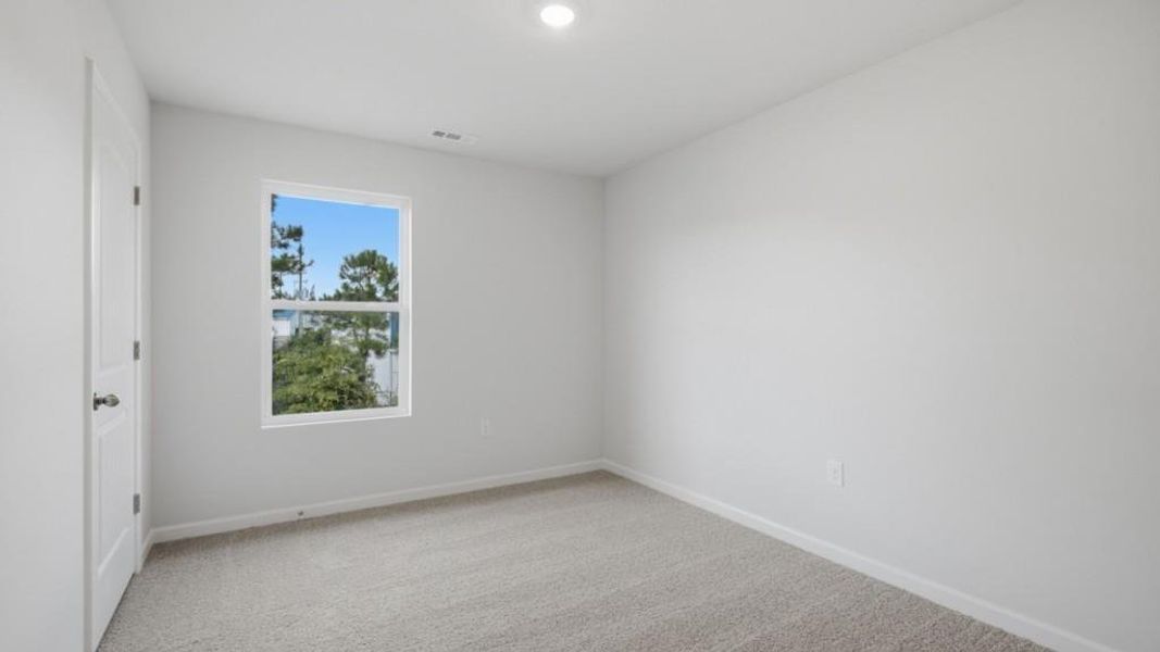 Spacious, unfurnished interior of a new home in Hughes Court, Dawsonville (Image 21).