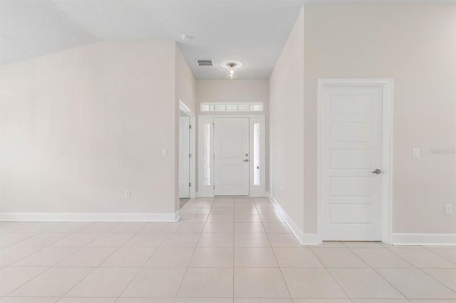 Spacious, unfurnished interior of a new home in , Palm Coast (Image 11).