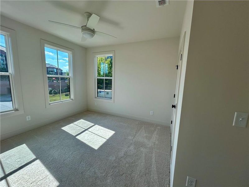 Image 10 of a home in .