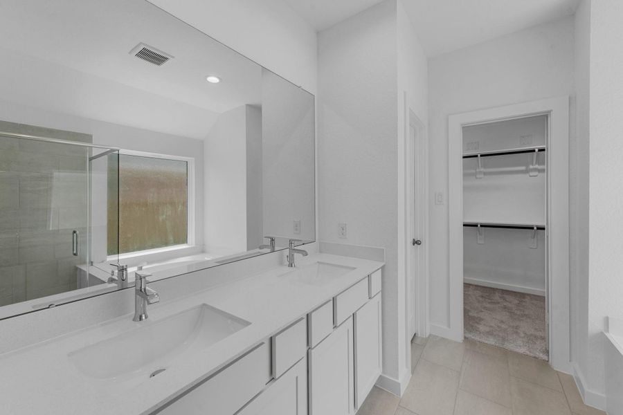Furnished interior view inside a new home in Beacon Hill, Waller (Image 10).