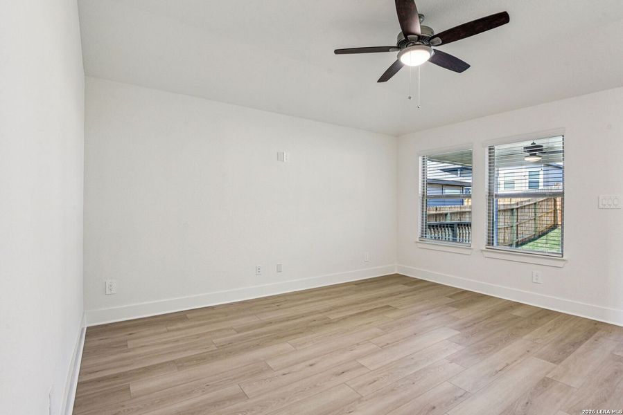 Spacious, unfurnished interior of a new home in Lark Canyon, New Braunfels (Image 28).