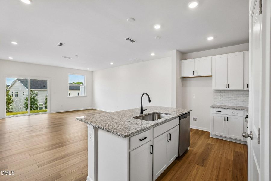 12-web-or-mls-Oakdale Dr-S3006-012 12-web-or-mls-Oakdale Dr-S3006-012