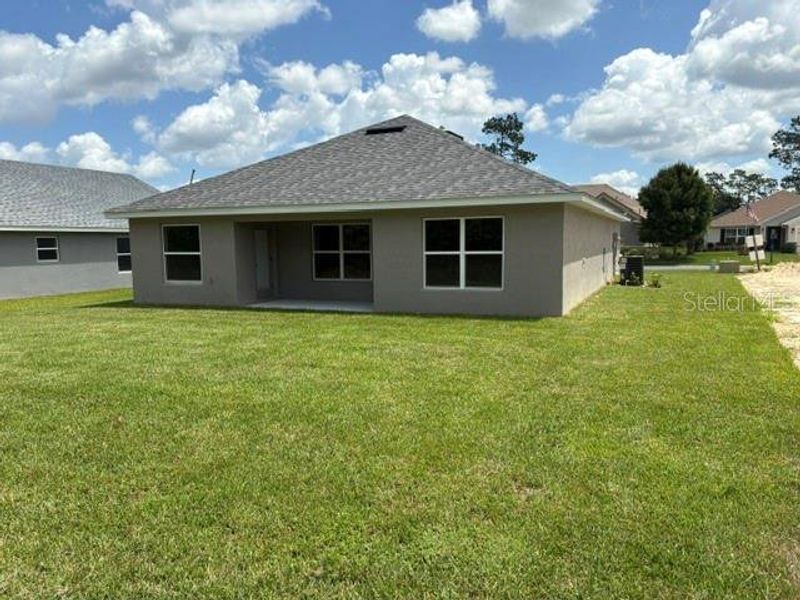Exterior details and patio area of a home in Juliette Falls, Dunnellon (Image 3).