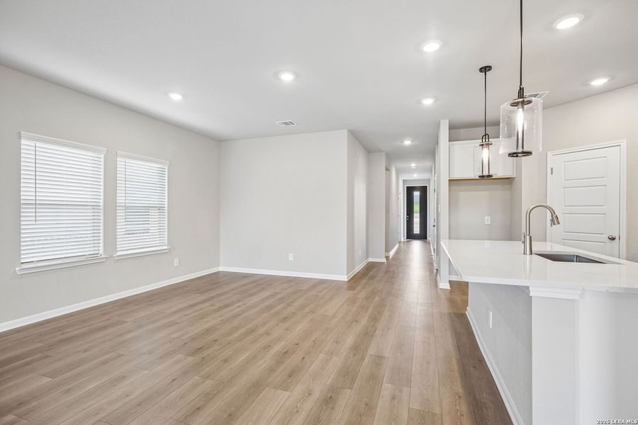 Spacious, unfurnished interior of a new home in Arcadia Ridge - Premier Series, San Antonio (Image 34).