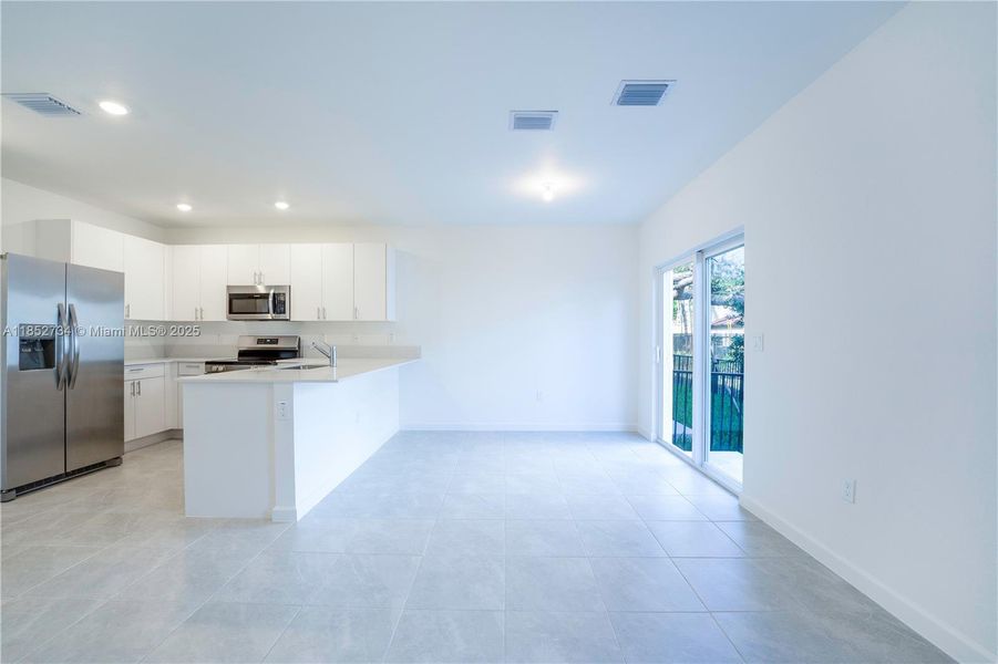 Spacious, unfurnished interior of a new home in , Pembroke Park (Image 6).