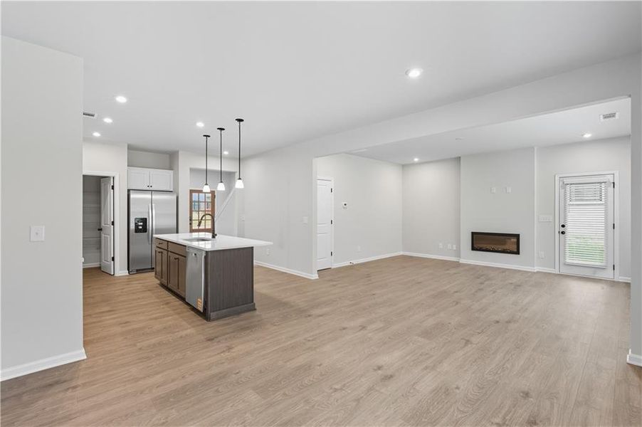 Spacious, unfurnished interior of a new home in Meadow Pines, Dallas (Image 4).