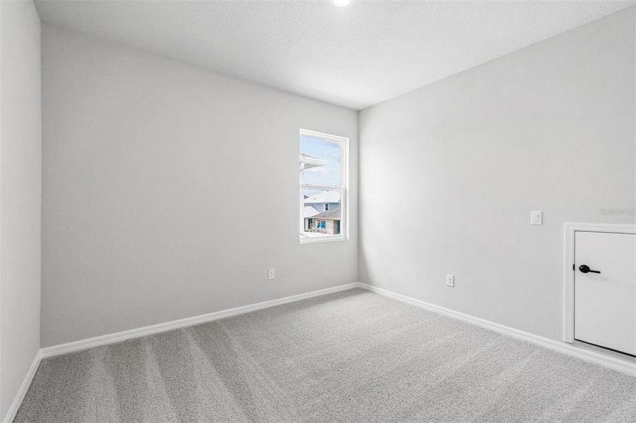 Spacious, unfurnished interior of a new home in Eastlyn, Bradenton (Image 7).