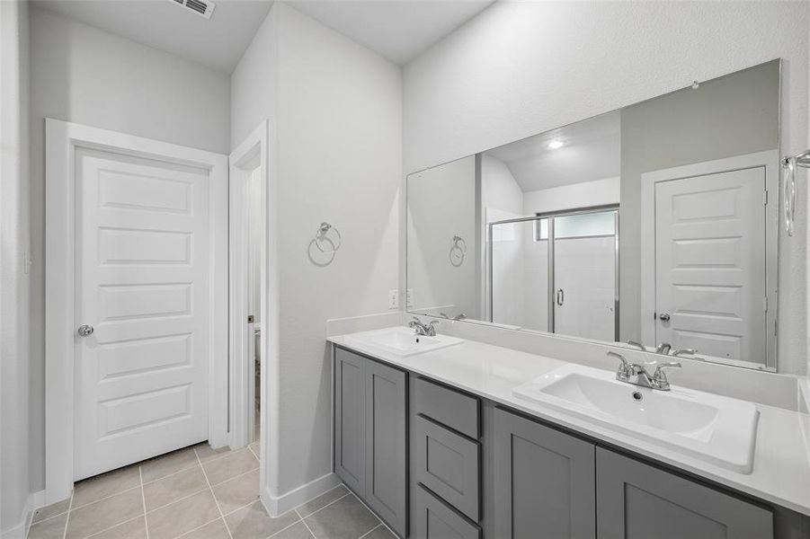 Furnished interior view inside a new home in , Lavon (Image 12).